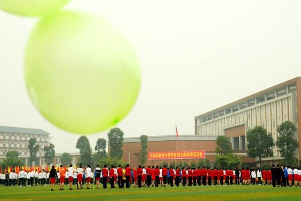 四川省什邡市职业中专学校学生风采