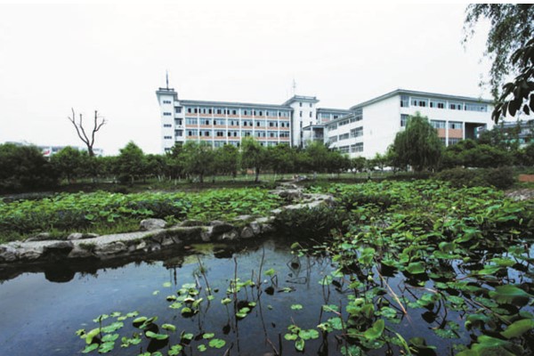 四川省弘博中等专业学校校园一角