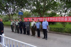 四川职业院校安全教育活动 合江县少岷职业技术学校开展2019年反恐防暴演练