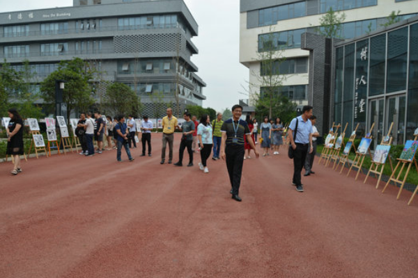 中专学校学费