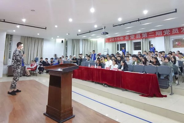 成都五月花高级技工学校学生风采