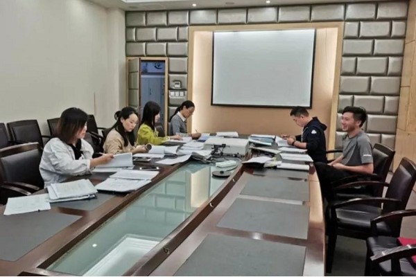 四川现代艺术学校对全校教师教案进行检查评估