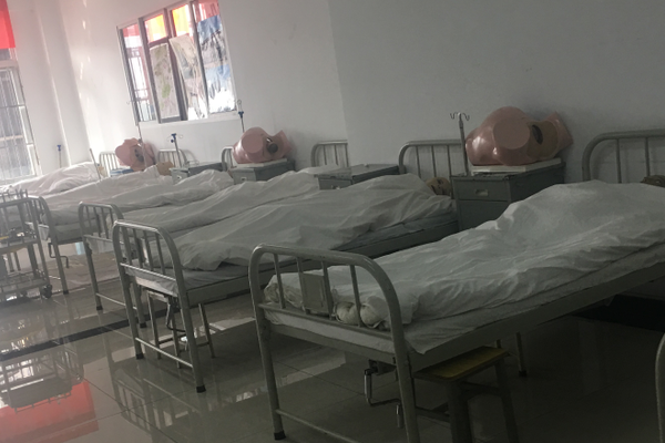 华大卫生学校招收专业