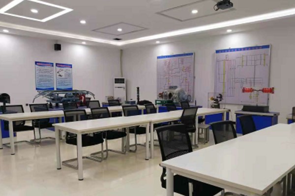 成都实用工程技术学校
