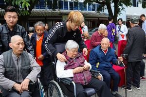 四川现代艺术学校新闻：2019年艺术学子深入敬老院献爱心