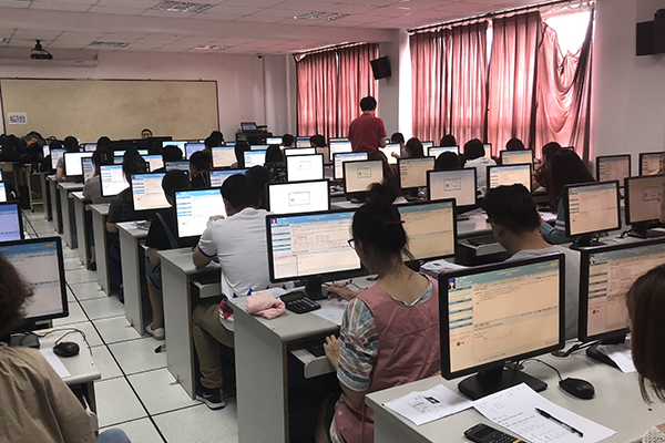 成都棠湖科学技术学校收费标准
