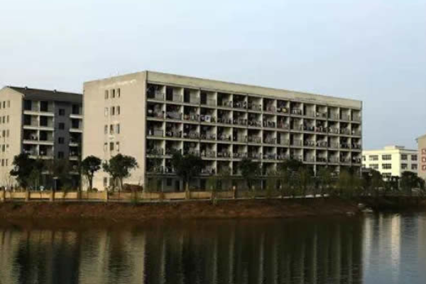 成都重点公办中专学校