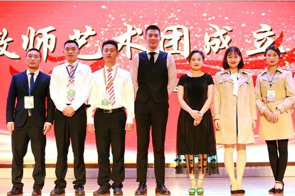 天府新区航空旅游职业学院教师艺术团各小组组长合影