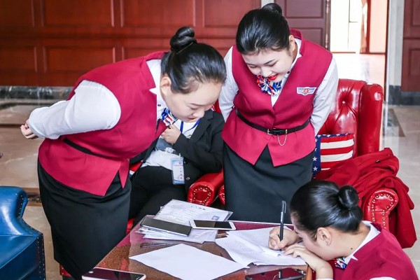 天府新区航空旅游职业学院学子