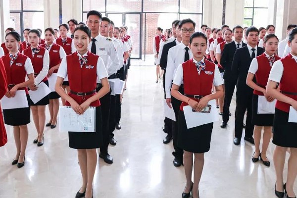 天府新区航空旅游职业学院学子