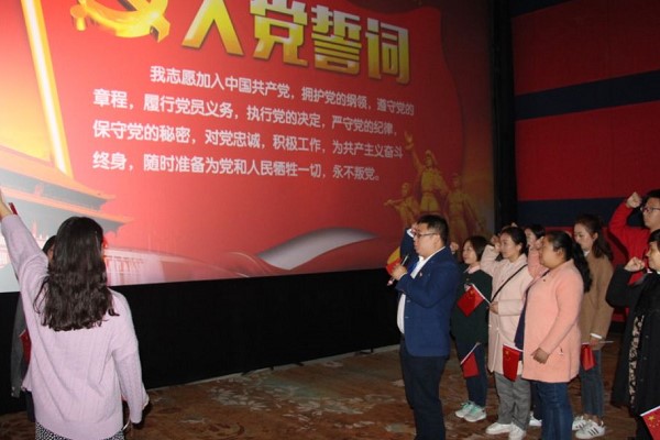 乐山市旅游学校组织主题教育观影活动