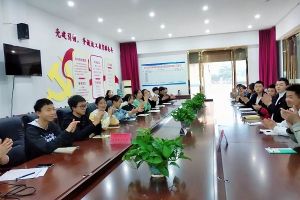 成都中专学校五月花学校召开学生座谈会