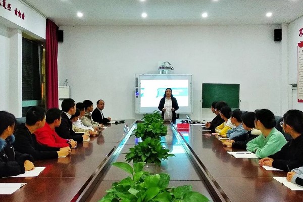 成都希望职业学校开展主题教育分享会