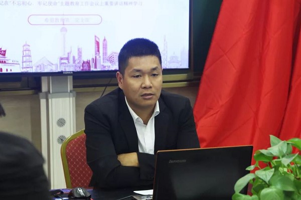 成都希望职业学校校长