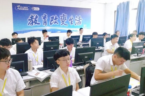 成都中专学校