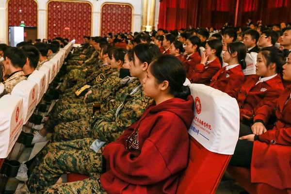 天府新区航空旅游职业学院观影《少年的你》