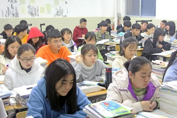成都希望职业学校追梦的脚步从清晨开始