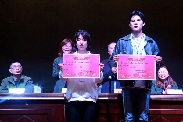四川托普信息技术职业学院举行党员培训典礼