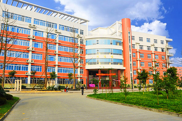 成都中专学校学费