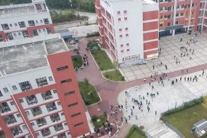 成都职业学校希望职校开展消防演练活动