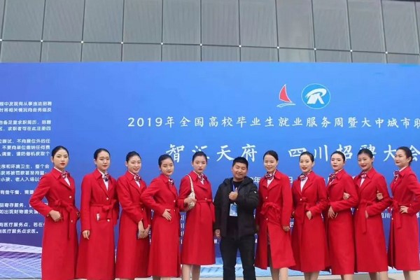 五冶大学求职大赛竞风采