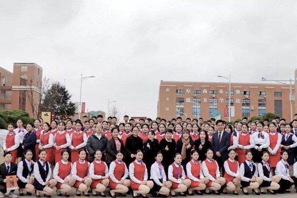 成都中专学校