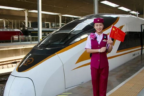 四川爱华学院就业明星李媛