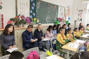 成都职业学校希望职业学校开展校级研讨