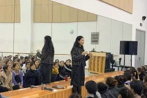 成都职校四川现代艺术学校开展梦想讲座