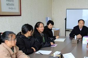 成都中专学校四川爱华学院开展爱心助学活动