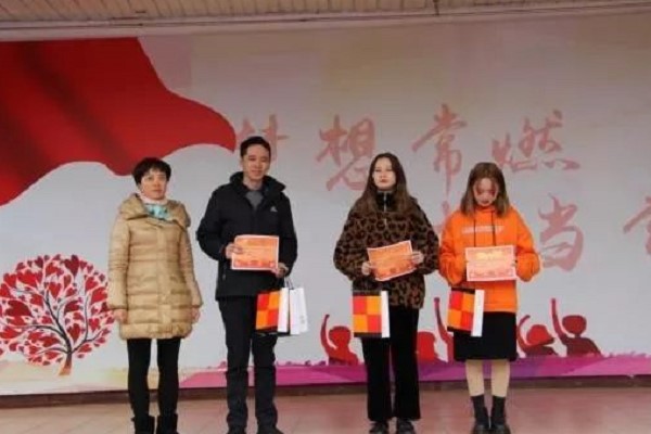 四川中职院校现代艺术学校举行爱校主题活动
