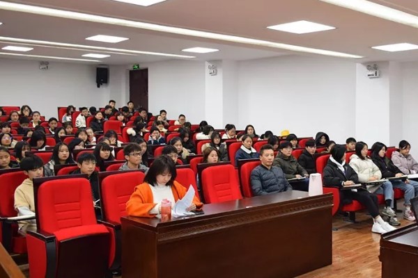 四川中职院校五冶大学开展会计专业讲座