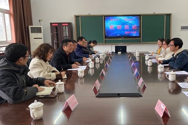 成艺附中教师到外考察调研
