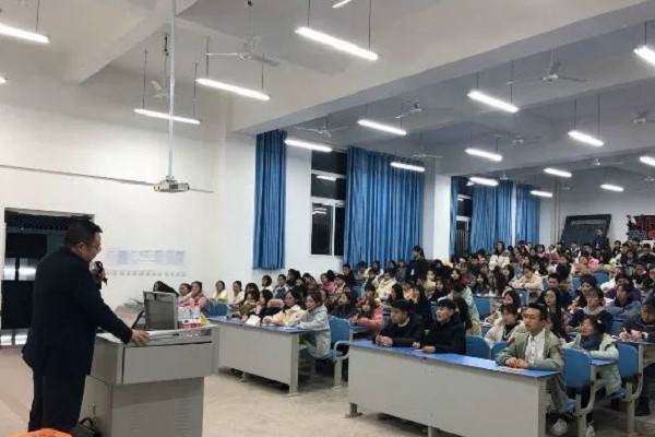 达州职业技术学院举行主题讲座