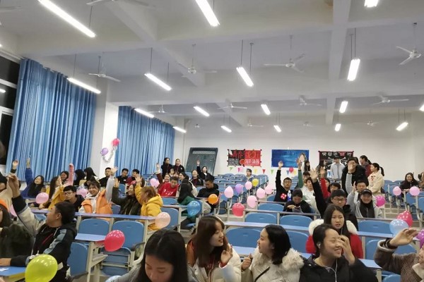 达州职业技术学院开展煮泡面比赛