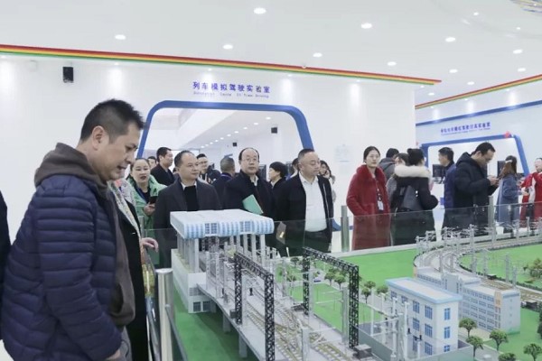 成都中专学校