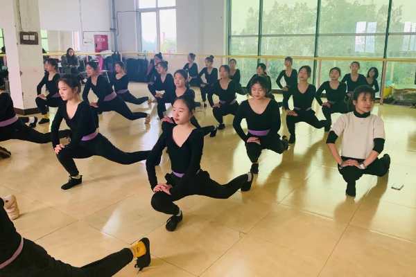 成都中专学校