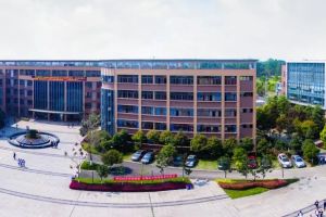 四川中职学校阆中师范学校开展脱贫攻坚工作