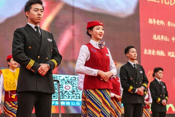 成都东星航空职业学校举行迎新晚会