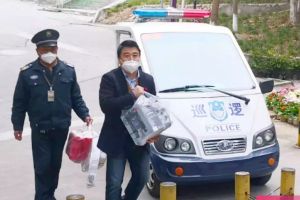 致敬成都职业高中四川文化艺术学院最美逆行者