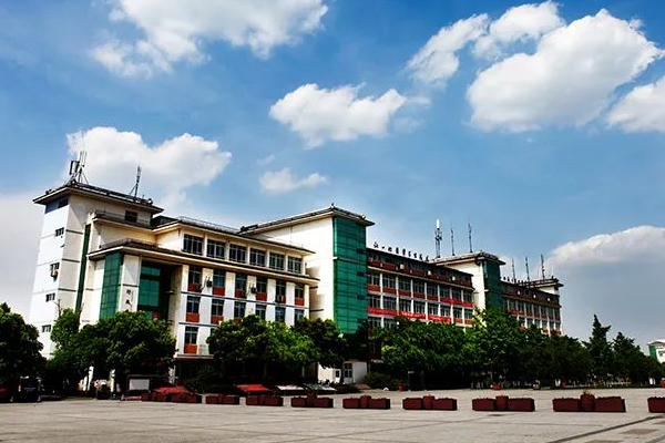 成都中专学校