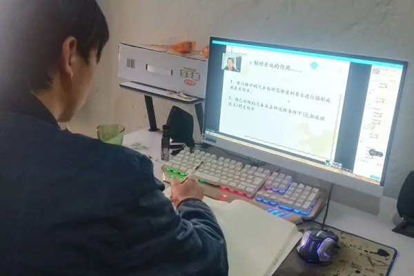 成都中专学校