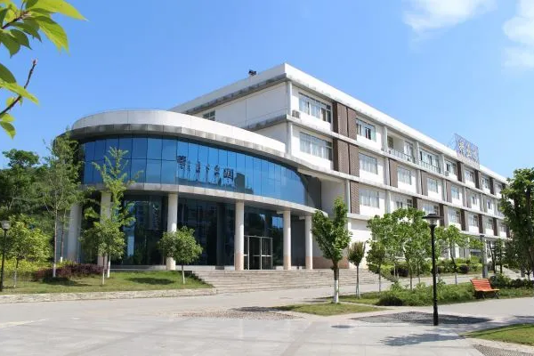 成都中专学校