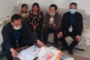 成都中专学校天府新区信息职业学院做好洛莫村结对扶贫工作