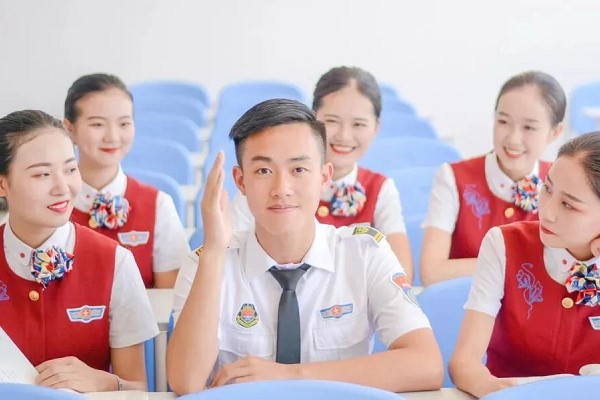成都东星航空职业学校通知