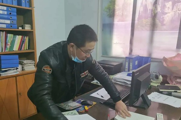 四川中职学校南充师范学校参加卫生活动