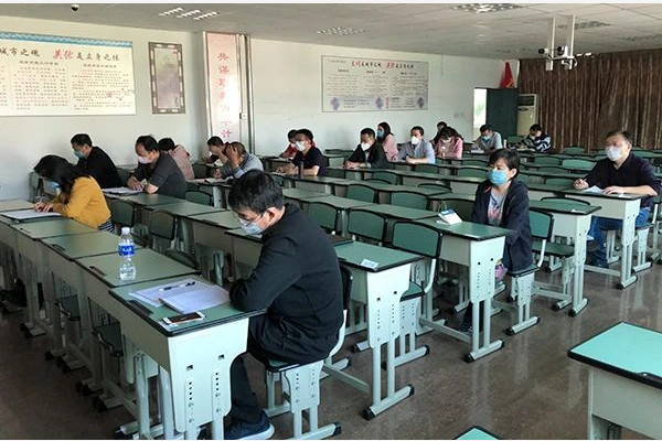 成都中专学校