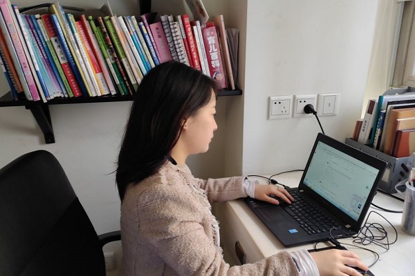 成都工贸职业技术学院师生相逢在云端