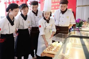 成都中专学校北方钓鱼台烹饪学校西点专业好吗