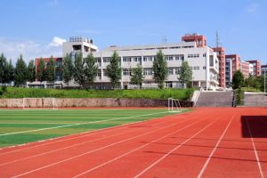成都中职学校做好复课准备 四川五月花技师学院开展防疫演练
